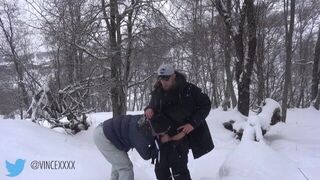 Студент во время урока катания на лыжах хочет отсосать и трахнуть профессора порно